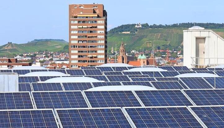 Auf dem Heilbronner Knorr-Werk ist seit wenigen Wochen eine der gr&ouml;&szlig;ten Photovoltaik-Anlagen der Stadt in Betrieb.