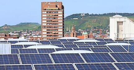 Auf dem Heilbronner Knorr-Werk ist seit wenigen Wochen eine der größten Photovoltaik-Anlagen der Stadt in Betrieb. Auf dem Heilbronner Knorr-Werk ist seit wenigen Wochen eine der größten Photovoltaik-Anlagen der Stadt in Betrieb.