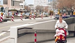 Oberhalb der Postpassage wird derzeit die Allee umgebaut. Ab Mai kann man aus beiden Richtungen in die Kilianstra&szlig;e abbiegen.Foto: Guido Sawatzki