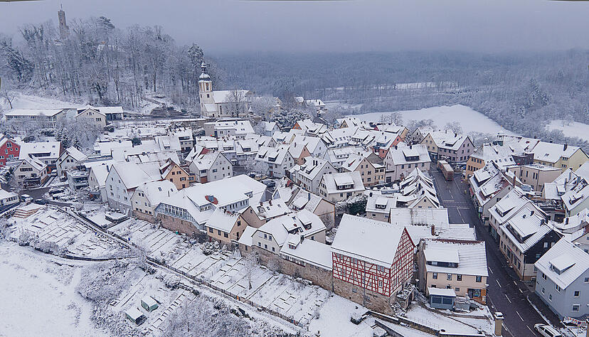 Löwenstein hat sich am Sonntagmorgen in eine weiße Winterlandschaft verwandelt.