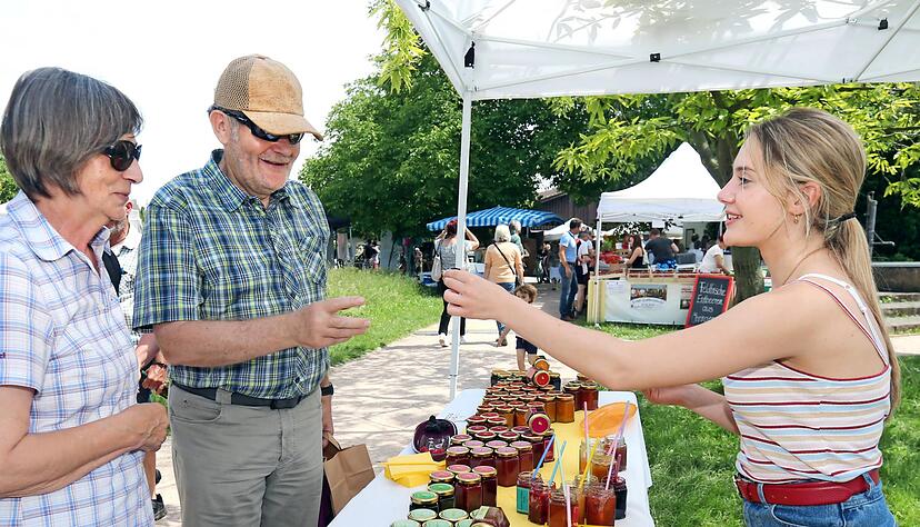 Süße Versuchung: Appetithäppchen bei hochsommerlichen Temperaturen im Botanischen Obstgarten. Am Stand der Heilbronner Marmeladenmacher Quittebitte gibt es kleine Pröbchen zum Kosten. Süße Versuchung: Appetithäppchen bei hochsommerlichen Temperaturen im Botanischen Obstgarten. Am Stand der Heilbronner Marmeladenmacher Quittebitte gibt es kleine Pröbchen zum Kosten.