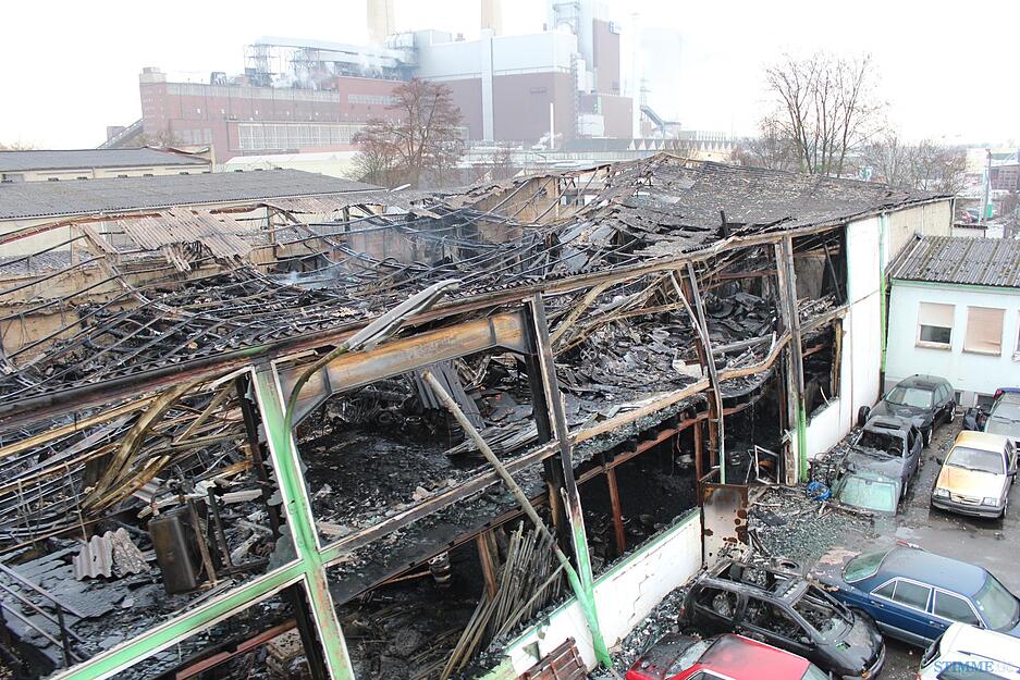 Millionenschaden bei Hallenbrand in Heilbronn
