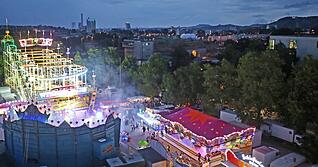 Normalerweise steht die Theresienwiese zu Beginn der Sommerferien ganz im Zeichen des Heilbronner Volksfestes. Doch wegen Corona bleibt der Festplatz auch dieses Jahr leer. Foto: Archiv, Seidel Normalerweise steht die Theresienwiese zu Beginn der Sommerferien ganz im Zeichen des Heilbronner Volksfestes. Doch wegen Corona bleibt der Festplatz auch dieses Jahr leer. Foto: Archiv, Seidel