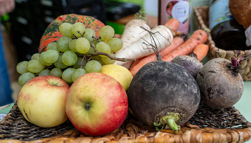 50 Erzeuger bieten aus erster Hand ein Füllhorn an Früchten und Produkten.