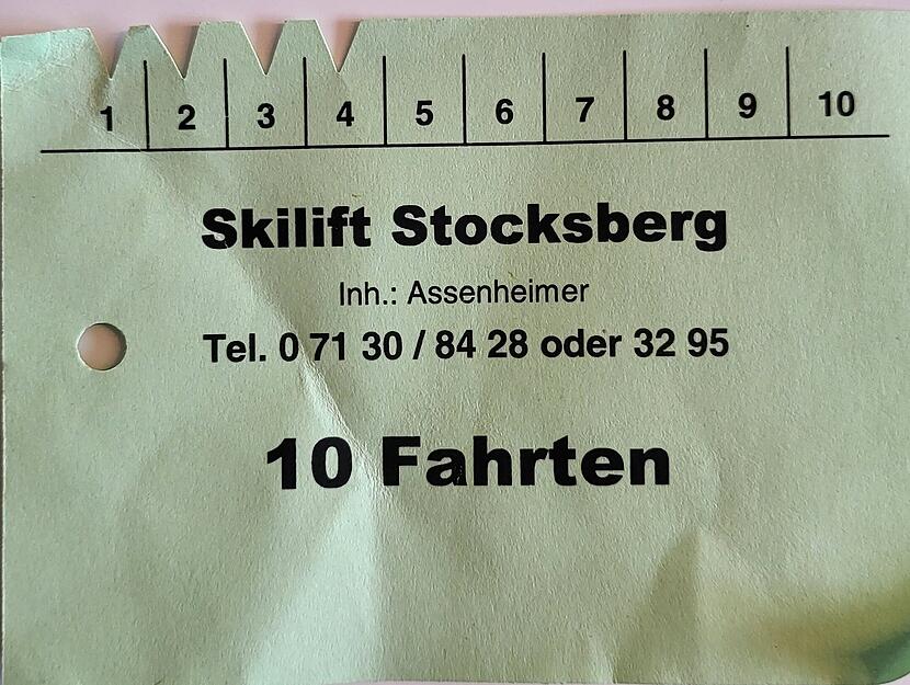 So sah sie aus, eine Liftkarte am Stocksberg.  Für jede Bergfahrt wurde ein  Teil abgeknipst. So sah sie aus, eine Liftkarte am Stocksberg.  Für jede Bergfahrt wurde ein  Teil abgeknipst.