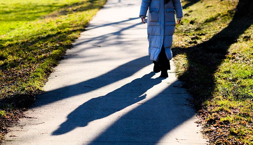 Der Verzicht auf soziale Kontakte in der Pandemie hat tiefe Spuren hinterlassen (Symbolbild).