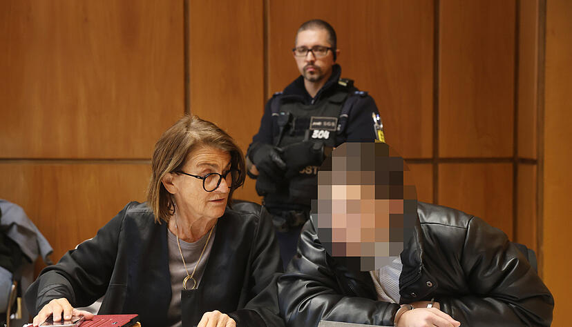 Wegen Drogenhandels und Waffenbesitzes muss sich der Angeklagte vor der 15. Großen Jugendkammer des Heilbronner Landgerichts verantworten. Wegen Drogenhandels und Waffenbesitzes muss sich der Angeklagte vor der 15. Großen Jugendkammer des Heilbronner Landgerichts verantworten.