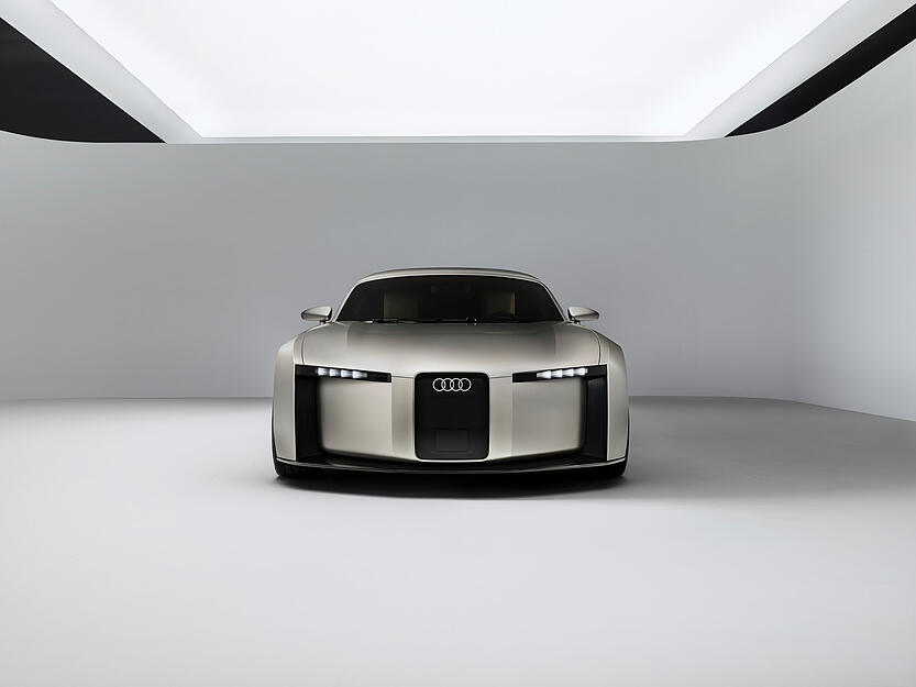 Der Audi Concept C ist 1,97 Meter breit, aber nur 1,29 Meter hoch. Dank der Aluminium-Karosserie bringt der Elektro-Sportwagen nur 1590 Kilogramm auf die Waage.