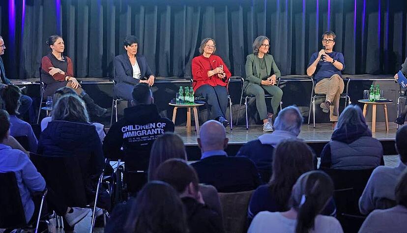 Bei der Veranstaltung "Bildung auf den Punkt" ging es diesmal um die Frage:  Braucht es eine Deutschpflicht auf dem Schulhof? Foto: Ral Seidel