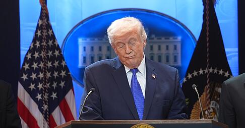 Trump will den von ihm verkündeten weltweiten 10-Prozent-Zollsatz auf Importe in die USA auf 15 Prozent erhöhen. Trump will den von ihm verkündeten weltweiten 10-Prozent-Zollsatz auf Importe in die USA auf 15 Prozent erhöhen.