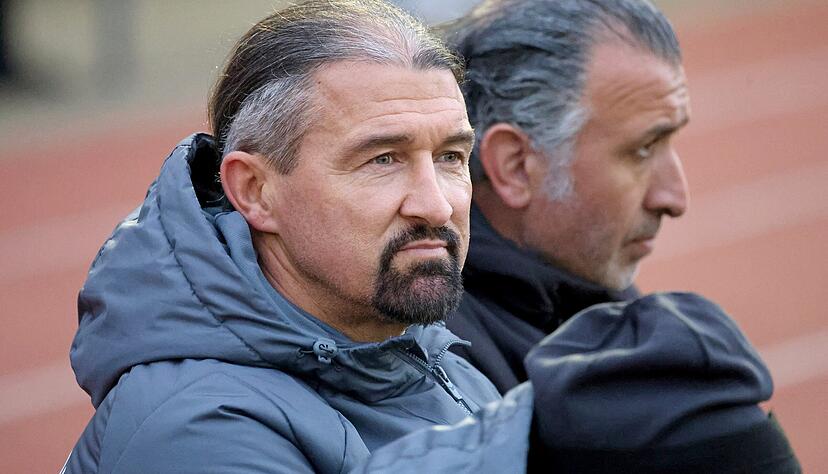 Laut Teammanager Zdenko Juric (links) hat es beim VfR Heilbronn fünf vor zwölf geschlagen. Wie Klubchef Onur Celik fordert er jetzt ein klares Signal von der Mannschaft.