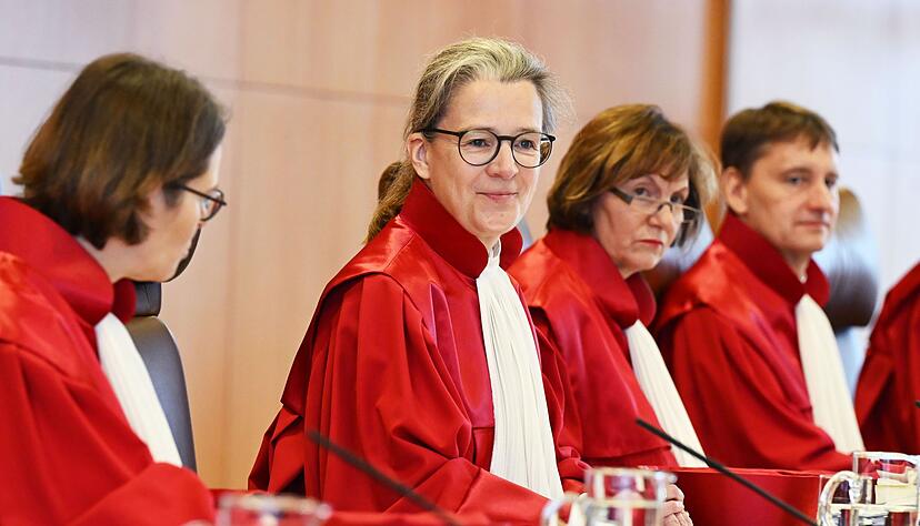 Die Vizepr&auml;sidentin des Gerichts, Ann-Katrin Kaufhold, er&ouml;ffnet die Verhandlung.