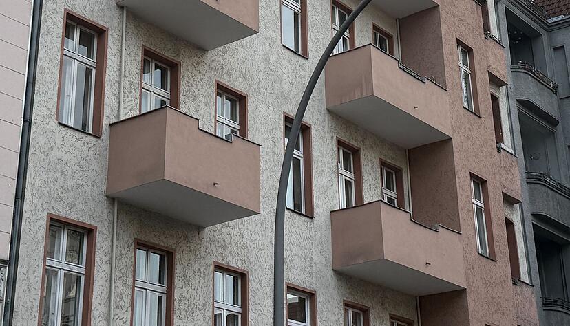 Durchsuchungen gab es nach Angaben der Staatsanwaltschaft an drei Anschriften.