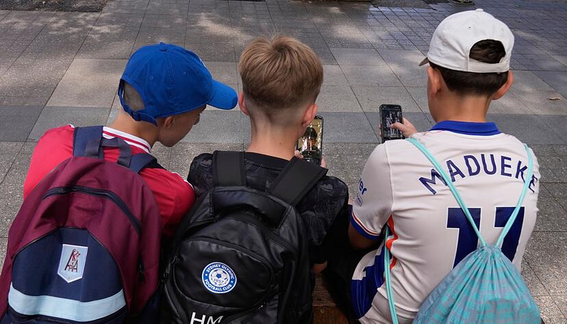 Sollten Kinder Social Media nicht mehr nutzen d&uuml;rfen? Die Politik diskutiert. (Symbolbild)