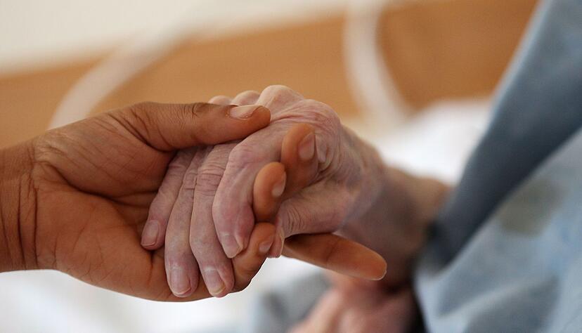 In einer alternden Gesellschaft werden Pflegefachpersonen immer wichtiger In einer alternden Gesellschaft werden Pflegefachpersonen immer wichtiger