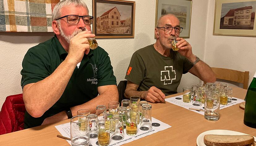 Teil der Jury: Friedhelm Sch&auml;fer (links) und Bernhard Schweizer.