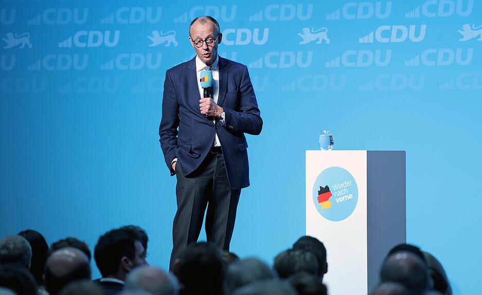 Bei seinem umjubelten Auftritt im Carmen-Würth-Forum in Künzelsau erklärt Friedrich Merz, was er nach einem Wahlsieg vorhat. Bei seinem umjubelten Auftritt im Carmen-Würth-Forum in Künzelsau erklärt Friedrich Merz, was er nach einem Wahlsieg vorhat.