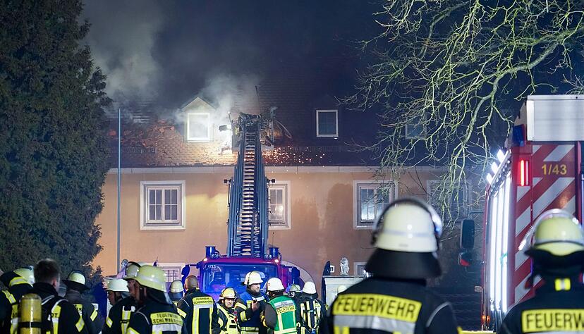 Die Feuerwehr r&uuml;ckte Montagabend zu dem Gro&szlig;einsatz aus.