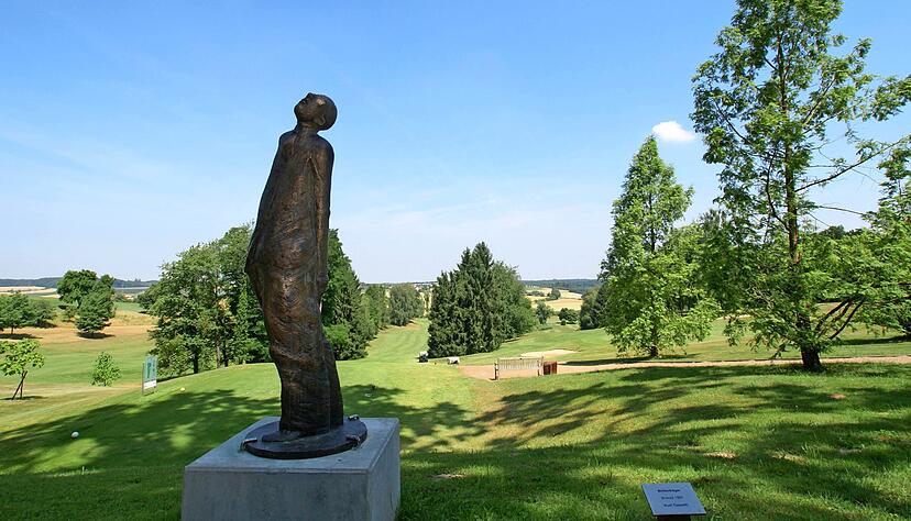 Sport, Natur und Kunst finden sich auf dem Golfplatz in Friedrichsruhe.
Foto: Heimatreporter Lilo Eggensperger Sport, Natur und Kunst finden sich auf dem Golfplatz in Friedrichsruhe.
Foto: Heimatreporter Lilo Eggensperger