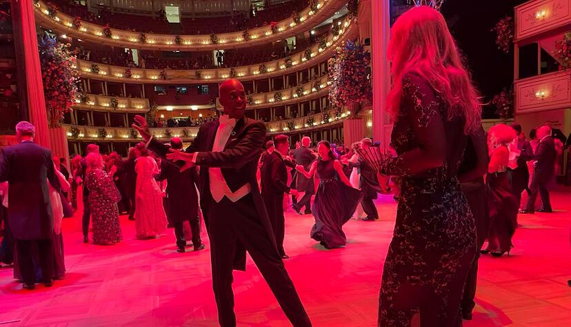 Model und «Supertalent»-Juror Bruce Darnell legt eine heiße Sohle aufs Parkett. Model und «Supertalent»-Juror Bruce Darnell legt eine heiße Sohle aufs Parkett.