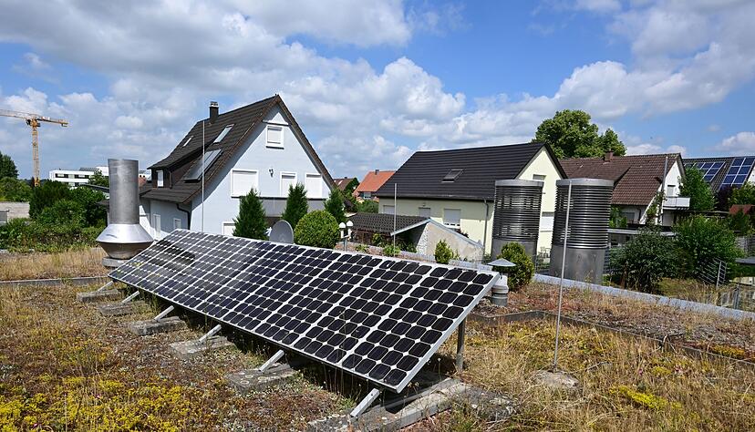F&uuml;r Besitzer von Solarangaben gibt es turnusm&auml;&szlig;ig Einbu&szlig;en bei der Einspeiseverg&uuml;tung. (Archivbild)