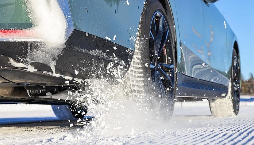 Welche Winterreifen sind wirklich empfehlenswert? Das hat die GTÜ gemeinsam mit der «Auto Zeitung» und dem Auto-, Motor- und Radfahrerbund Österreich (ARBÖ) getestet.