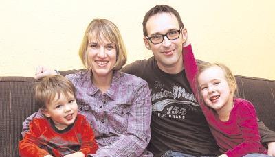 Die Gerocks 2011: Inzwischen sind aus der Marathon-Ehe die Kinder Johanna und Felix hervorgegangen. Die Eltern feiern ihren 10. Hochzeitstag beim Marathon im Mai. Die Gerocks 2011: Inzwischen sind aus der Marathon-Ehe die Kinder Johanna und Felix hervorgegangen. Die Eltern feiern ihren 10. Hochzeitstag beim Marathon im Mai.