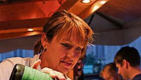 K&uuml;hle Sommerweine sind bei Karin Schwab gefragt.