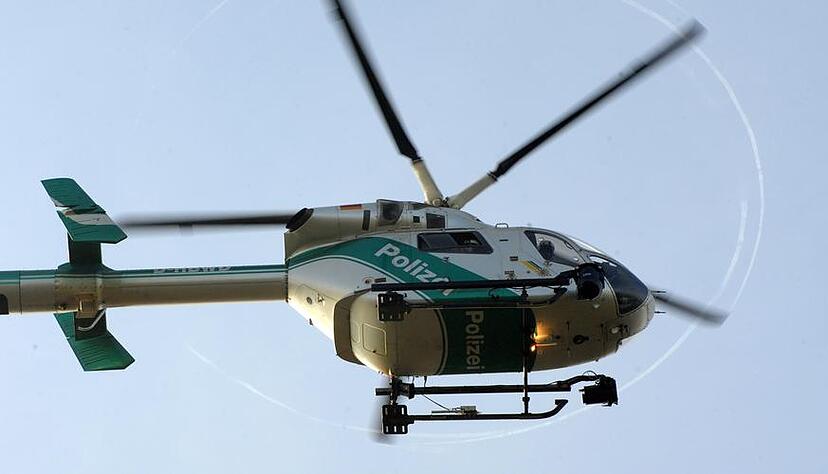 An der Suche ist auch ein Polizeihubschrauber beteiligt. An der Suche ist auch ein Polizeihubschrauber beteiligt.