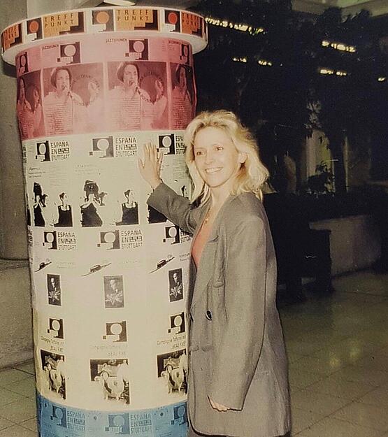 Mit 16 Jahren wird Susanne Eisenmann Mitglied der Jungen Union. Ihre erste politische Erfahrung: Sie setzt sich für die Sanierung eines Sportplatzes ein. Hier ist sie in den frühen 80ern am Rande einer Kommunalwahl zu sehen. Wenig später wird sie Büroleiterin von Günther Oettinger, dem späteren Ministerpräsidenten. Foto: Privat