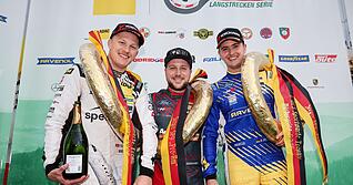 Fabio Scherer, Patrick Assenheimer und Dennis Fetzer (von links) feierten ihren Klassensieg in der SP9 Pro-Am gemeinsam auf dem Podium.