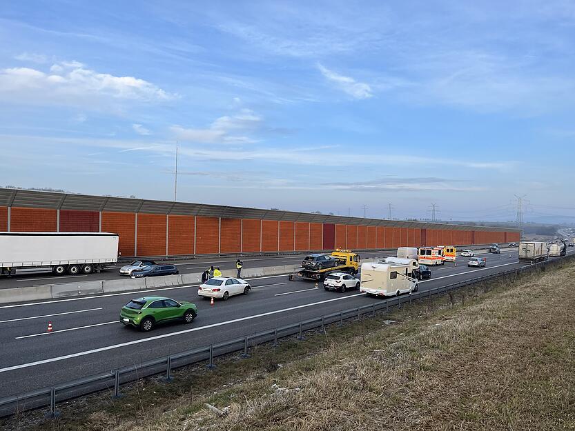 Auf A6 bei Heilbronn: Mehrere Fahrzeuge in Unfall verwickelt