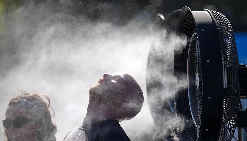 Die Beh&ouml;rden forderten die Menschen auf, sich immer wieder abzuk&uuml;hlen.