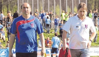 Gehen getrennte Wege: Kurt Sprügel (links), Abteilungsleiter des FSV Hollenbach, und Trainer Manfred Stephan.Fotos : Marc Schmerbeck Gehen getrennte Wege: Kurt Sprügel (links), Abteilungsleiter des FSV Hollenbach, und Trainer Manfred Stephan.Fotos : Marc Schmerbeck
