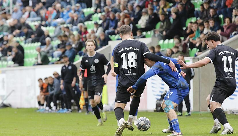 Kapitän Anthony Syhre und der VfR Heilbronn tun sich auch gegen die Sportfreunde Schwäbisch Hall schwer. Kapitän Anthony Syhre und der VfR Heilbronn tun sich auch gegen die Sportfreunde Schwäbisch Hall schwer.