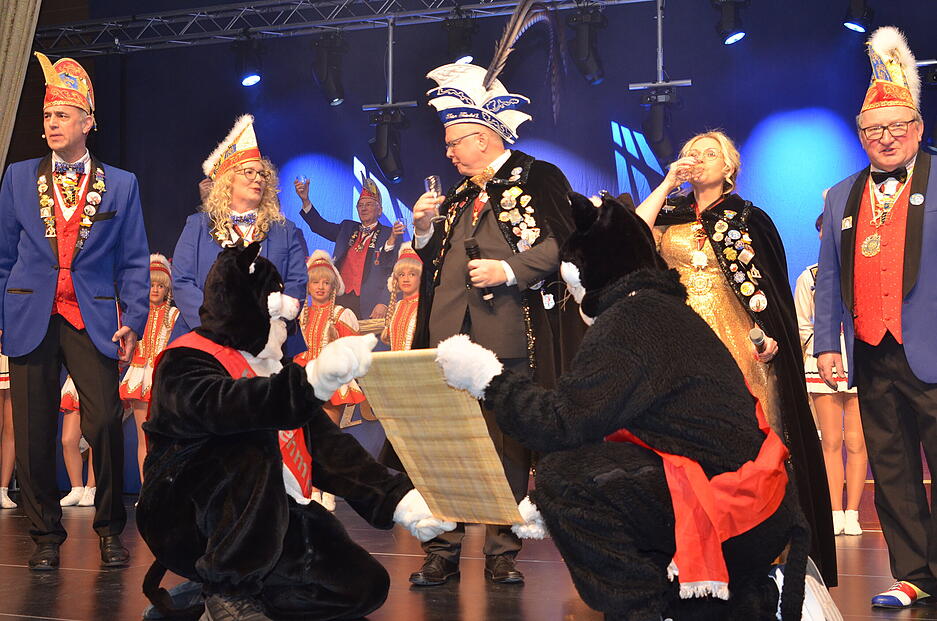 Am Samstagabend luden die Talheimer Narren zu ihrer Prunksitzung. Am Samstagabend luden die Talheimer Narren zu ihrer Prunksitzung.