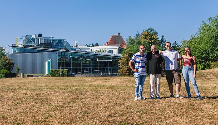 Möglich machen den Charity-Rave (von links): Steffen Heinrich (Stadt Brackenheim), Norbert Bickel, Jonathan Berden und Nova Albrecht (Surrounded Events). Möglich machen den Charity-Rave (von links): Steffen Heinrich (Stadt Brackenheim), Norbert Bickel, Jonathan Berden und Nova Albrecht (Surrounded Events).
