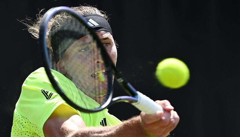 Alexander Zverev bleibt in Stuttgart ohne Satzverlust. Alexander Zverev bleibt in Stuttgart ohne Satzverlust.