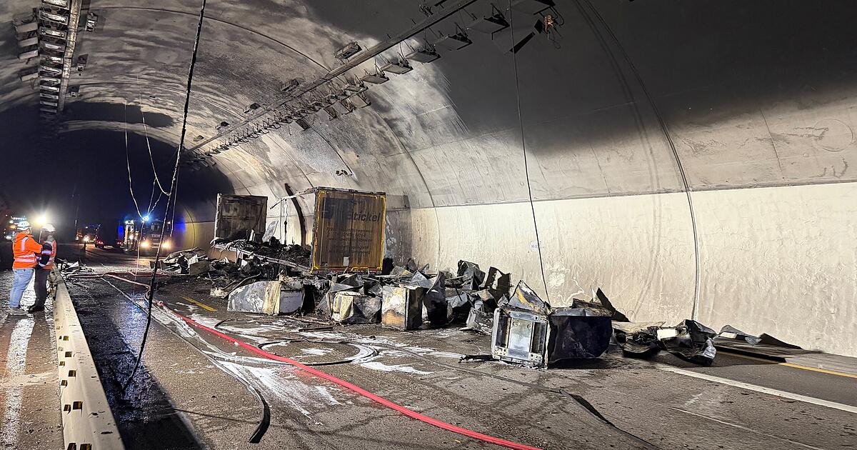 Engelberg Tunnel remains fully closed after fire on truck trailer