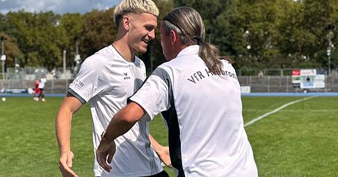 Stürmer Roman Kasiar (links) und Teammanager Zdenko Juric wollen nicht nur Tore, sondern auch Siege des VfR Heilbronn bejubeln.