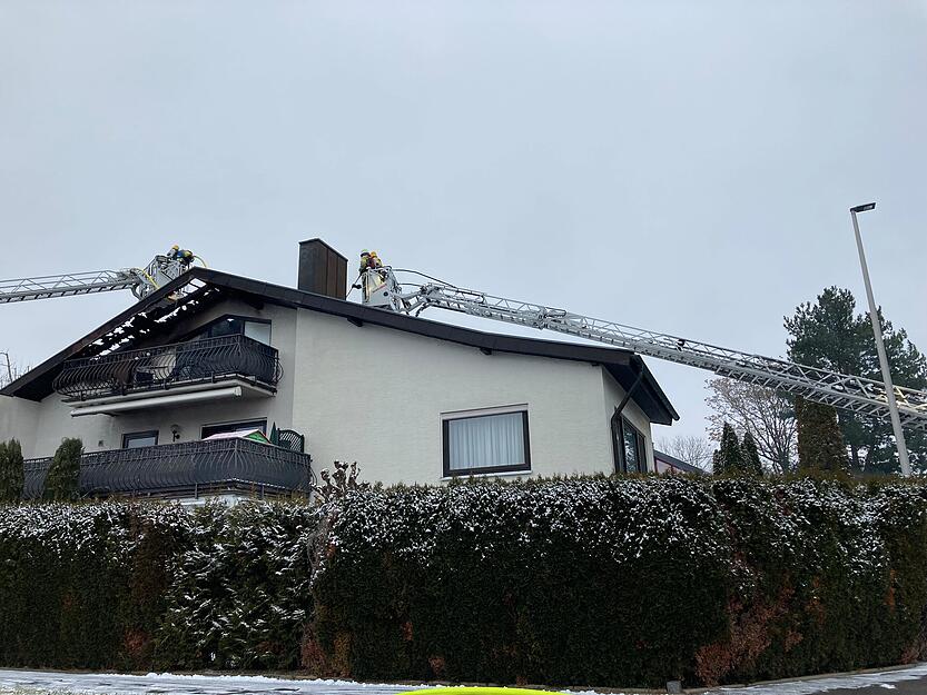 Drei Personen wurden leicht verletzt. Drei Personen wurden leicht verletzt.
