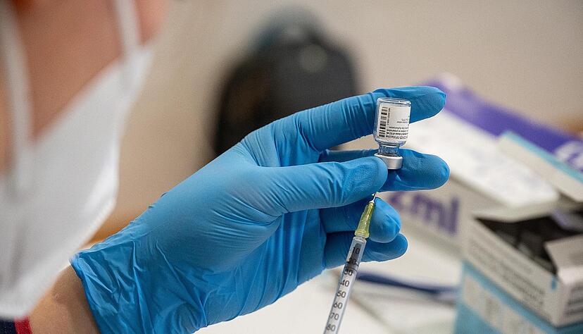 Die Prüfung der eingegangenen Meldungen zu ungeimpften Personen in der Pflege nimmt bei den Gesundheitsämtern viel Zeit in Anspruch.
Foto: Sven Hoppe Die Prüfung der eingegangenen Meldungen zu ungeimpften Personen in der Pflege nimmt bei den Gesundheitsämtern viel Zeit in Anspruch.
Foto: Sven Hoppe