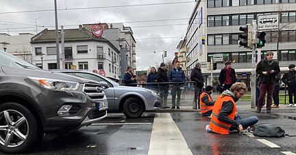 "Letzte Generation" blockiert Straße in Mannheim