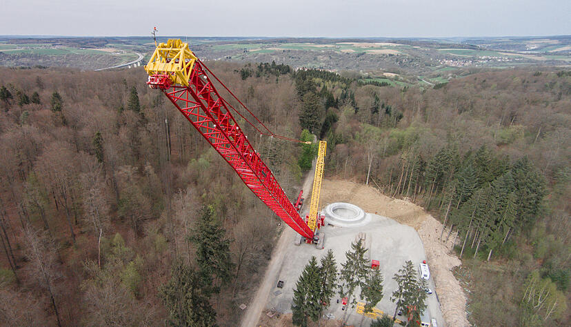Es sind unter anderem solche Eingriffe beim Bau in die örtlichen Waldgebiete, die Kritiker des geplanten Windparks Karlsfurtebene fürchten: Stadtverwaltung und Gemeinderat positionieren sich auch gegen die noch übrigen Anlagen.
Foto: Archiv/Maier Es sind unter anderem solche Eingriffe beim Bau in die örtlichen Waldgebiete, die Kritiker des geplanten Windparks Karlsfurtebene fürchten: Stadtverwaltung und Gemeinderat positionieren sich auch gegen die noch übrigen Anlagen.
Foto: Archiv/Maier