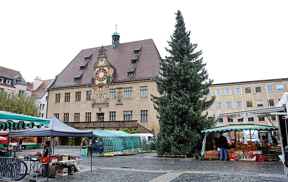In Heilbronn und den acht Stadtteilen werden insgesamt 15 Weihnachtsbäume aufgestellt.