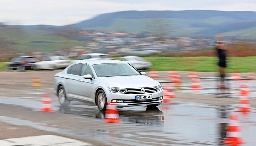 Die Kreisverkehrswacht bietet Fahrtrainings an. Au&szlig;erdem k&ouml;nnen auf dem Platz des Vereins Fahranf&auml;nger mit Begleitung &uuml;ben.