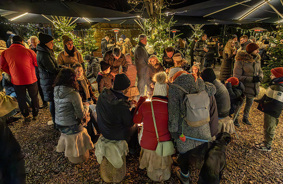 Auch die frostigen Temperaturen können zahlreiche Besucher am Samstag nicht davon abhalten, beim Winterzauber vorbeizuschauen.