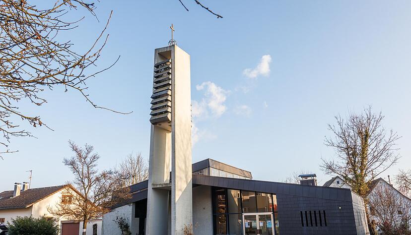 Kurz vor Schluss - Kirche wird aufgegeben. (Foto-Archiv) Kurz vor Schluss - Kirche wird aufgegeben. (Foto-Archiv)