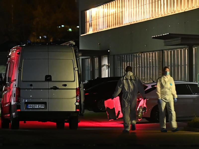 Kriminaltechniker sind nach der Explosion im Einsatz.