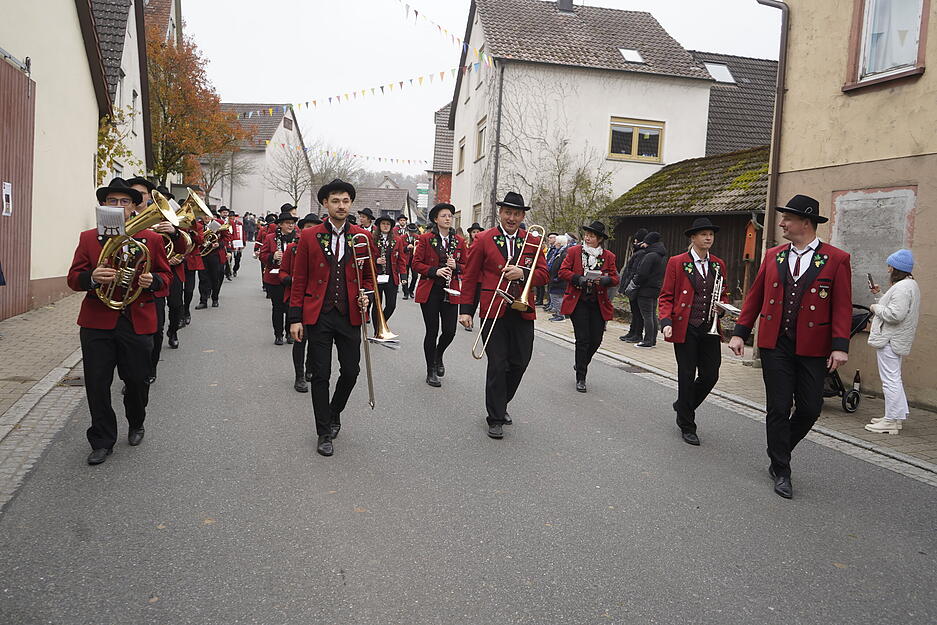 Umzug beim Herbstpferdemarkt in Dörzbach. Umzug beim Herbstpferdemarkt in Dörzbach.